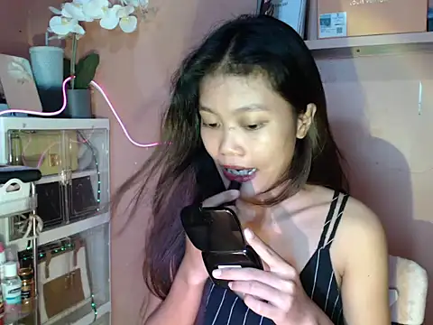 Snapshot of skinny_gracie chatting on October 20, 9:54 am skinny gracie online show from October 20, 9:54 am