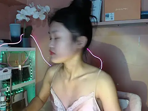 Snapshot of skinny_gracie chatting on October 23, 9:46 pm skinny gracie online show from October 23, 9:46 pm