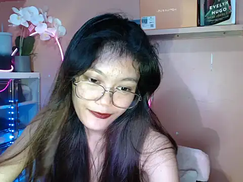 Snapshot of skinny_gracie chatting on November 6, 7:31 am skinny gracie online show from November 6, 7:31 am