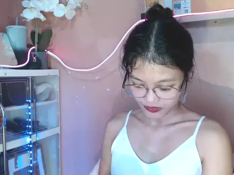 Snapshot of skinny_gracie chatting on November 16, 3:06 pm skinny gracie online show from November 16, 3:06 pm