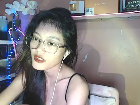 Snapshot of skinny_gracie chatting on December 1, 3:00 am skinny gracie online show from December 1, 3:00 am