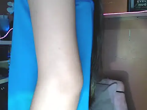 Snapshot of skinny_gracie chatting on December 2, 8:37 pm skinny gracie online show from December 2, 8:37 pm