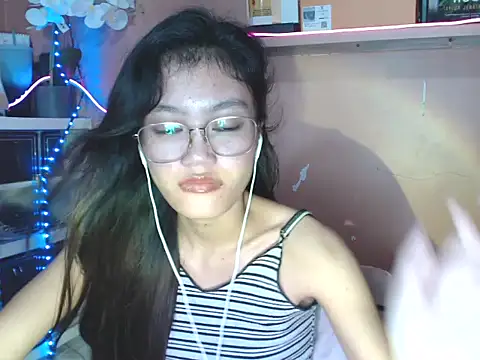 Snapshot of skinny_gracie chatting on December 3, 8:45 am skinny gracie online show from December 3, 8:45 am