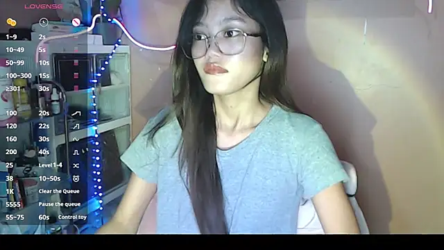 Snapshot of skinny_gracie chatting on December 16, 9:47 am skinny gracie online show from December 16, 9:47 am