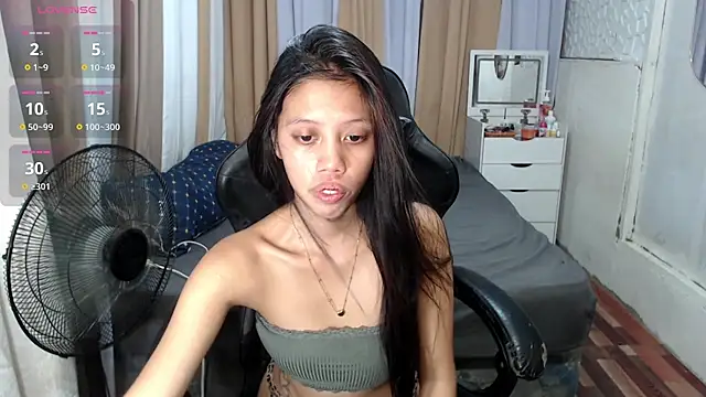 Snapshot of kourtneyluv_ chatting on June 29, 5:35 am kourtneyluv online show from June 29, 5:35 am