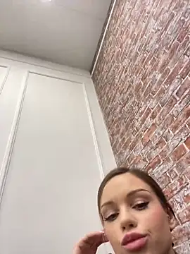 MarilynNova online show from December 21, 4:08 am