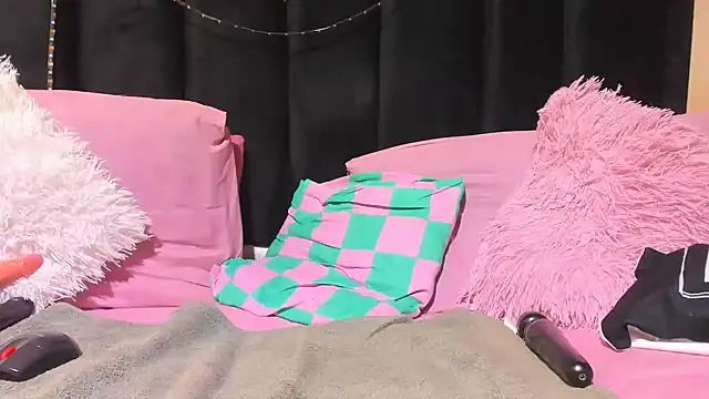 AmazingDarkDoll online show from March 19, 6:50 am