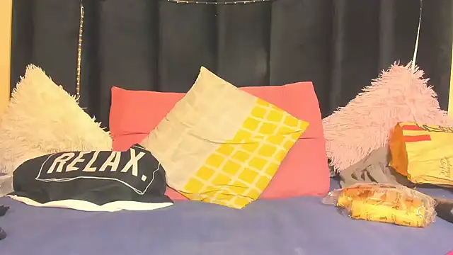 AmazingDarkDoll online show from April 1, 7:11 pm