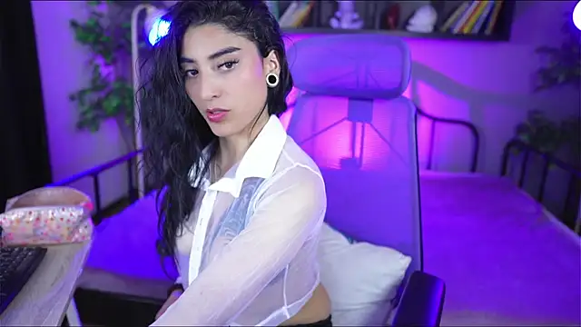 Emma and Issac online show from October 9, 4:43 am