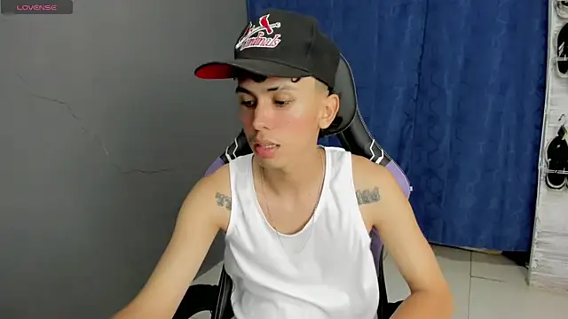 Snapshot of Damien_444 chatting on October 29, 3:53 am Damien 444 online show from October 29, 3:53 am