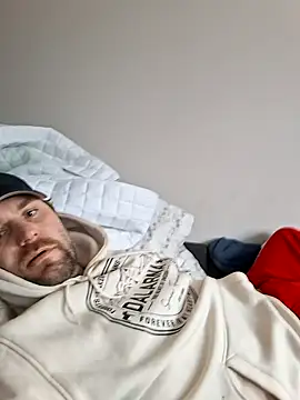 Snapshot of Bamse28 chatting on February 25, 7:51 am Bamse28 online show from February 25, 7:51 am