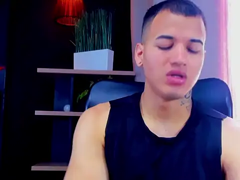 Snapshot of rocoo_santos chatting on April 27, 6:06 pm rocoo santos online show from April 27, 6:06 pm