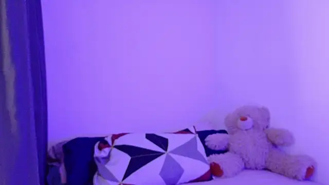 Snapshot of nudesketch1 chatting on October 18, 2:18 pm nudesketch1 online show from October 18, 2:18 pm