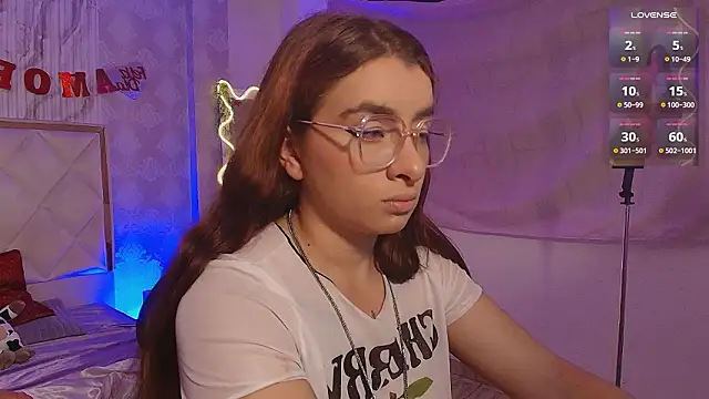 Snapshot of Naomy_tay1 chatting on February 12, 4:07 am Naomy tay1 online show from February 12, 4:07 am