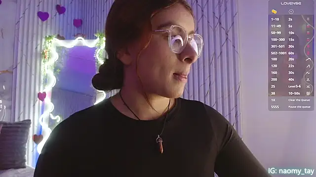 Snapshot of Naomy_tay1 chatting on February 21, 3:29 am Naomy tay1 online show from February 21, 3:29 am