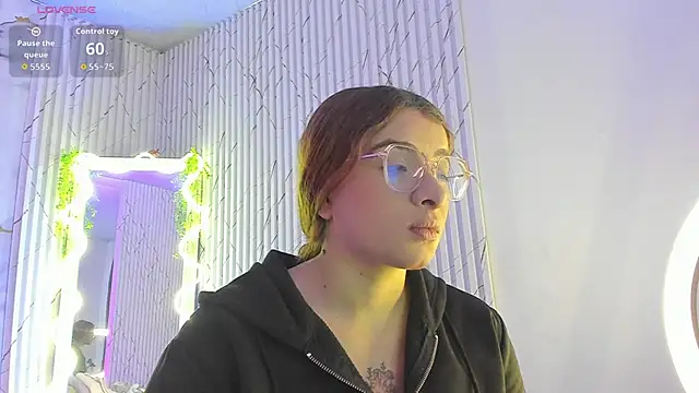 Naomy tay1 online show from March 20, 3:33 am