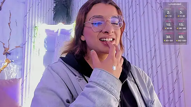 Naomy tay1 online show from April 13, 3:45 am