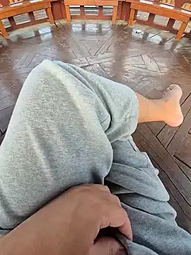 Snapshot of starvingo2002 chatting on September 18, 9:00 am starvingo2002 online show from September 18, 9:00 am