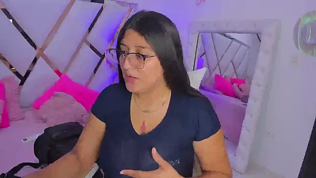 Snapshot of megann__up chatting on October 12, 11:26 pm megann up online show from October 12, 11:26 pm