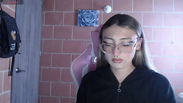 Andrea camilaaa online show from September 30, 2:00 pm