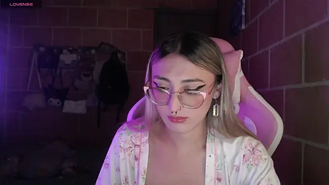 Andrea camilaaa online show from July 18, 5:22 am
