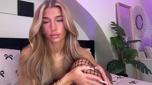 KENNIEXROSE online show from February 16, 11:01 pm