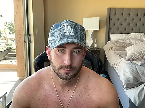 brettmycles28 online show from October 28, 6:43 pm