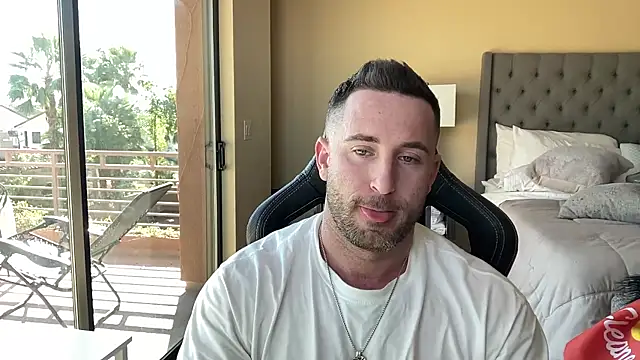 brettmycles28 online show from November 24, 6:07 pm