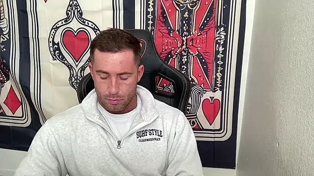 brettmycles28 online show from December 2, 4:24 pm