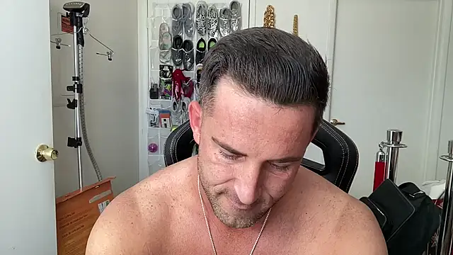 Snapshot of brettmycles28 chatting on June 4, 4:46 pm brettmycles28 online show from June 4, 4:46 pm
