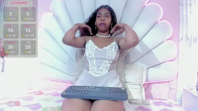 MisRoos online show from October 7, 4:04 pm