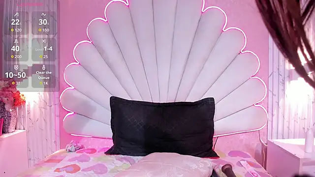 MisRoos online show from November 11, 4:18 pm