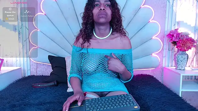 Snapshot of MisRoos chatting on December 17, 2:34 pm MisRoos online show from December 17, 2:34 pm