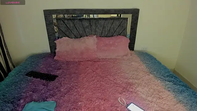 Laurasofia01 online show from April 14, 3:12 am