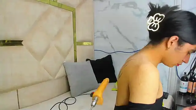 Snapshot of Allisonts69 chatting on October 25, 3:47 am Allisonts69 online show from October 25, 3:47 am