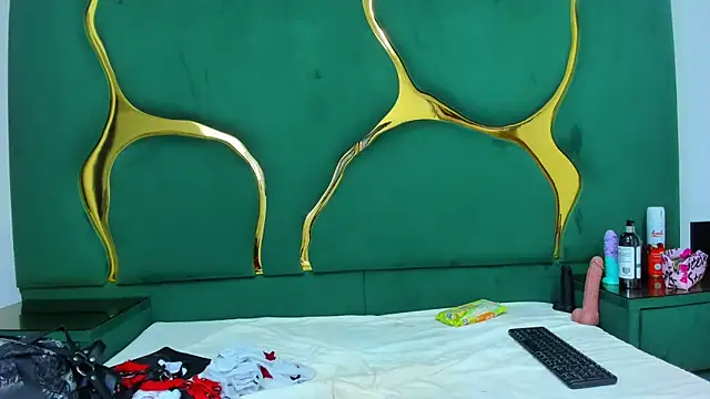 Snapshot of Allisonts69 chatting on November 4, 3:11 pm Allisonts69 online show from November 4, 3:11 pm