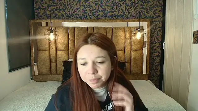 Isa Thompson   online show from February 21, 11:44 am