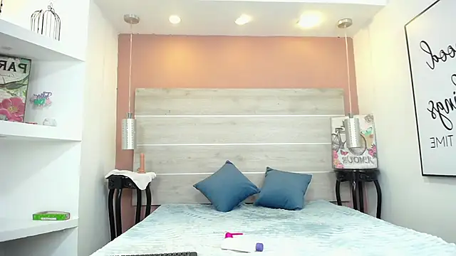 AlexandraCambell online show from November 4, 4:50 pm