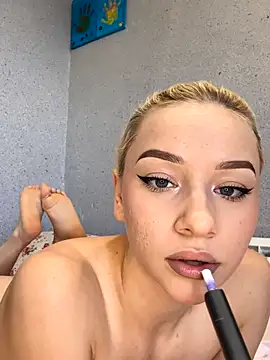 Snapshot of JennaOluretn chatting on October 23, 8:57 am JennaOluretn online show from October 23, 8:57 am