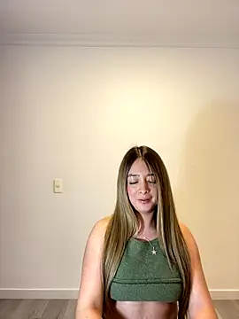 Snapshot of Zara_Ross chatting on September 16, 3:57 pm Zara Ross online show from September 16, 3:57 pm