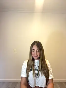 Snapshot of Zara_Ross chatting on October 5, 11:13 pm Zara Ross online show from October 5, 11:13 pm