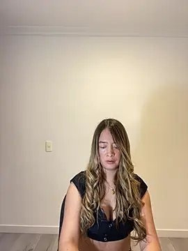 Snapshot of Zara_Ross chatting on October 7, 1:14 am Zara Ross online show from October 7, 1:14 am