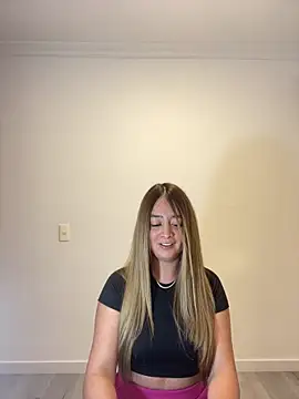 Snapshot of Zara_Ross chatting on October 14, 12:33 am Zara Ross online show from October 14, 12:33 am