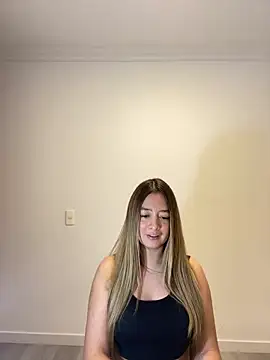 Snapshot of Zara_Ross chatting on October 19, 4:35 am Zara Ross online show from October 19, 4:35 am