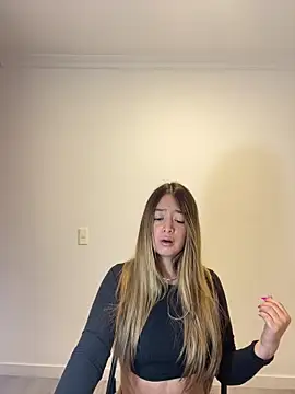 Snapshot of Zara_Ross chatting on October 25, 12:13 pm Zara Ross online show from October 25, 12:13 pm