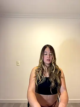 Snapshot of Zara_Ross chatting on November 18, 3:01 am Zara Ross online show from November 18, 3:01 am