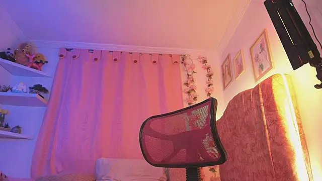 evansweett7 online show from October 7, 12:30 am