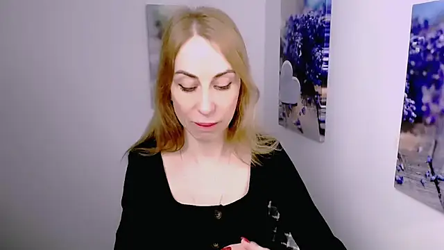 Snapshot of Create_your_own_sun chatting on February 5, 1:49 pm Create your own sun online show from February 5, 1:49 pm