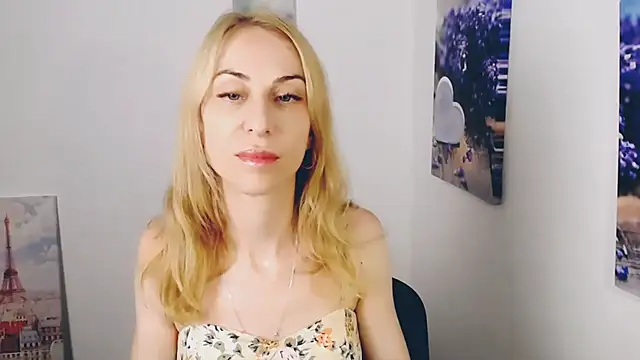 Snapshot of Create_your_own_sun chatting on July 1, 8:38 am Create your own sun online show from July 1, 8:38 am