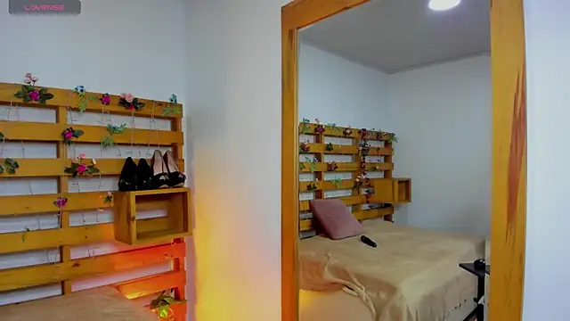 SoftieNymph online show from December 3, 11:52 am